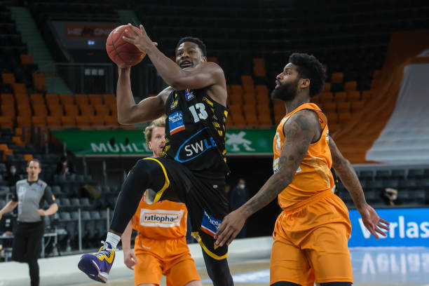 他们之间的 他们之间的