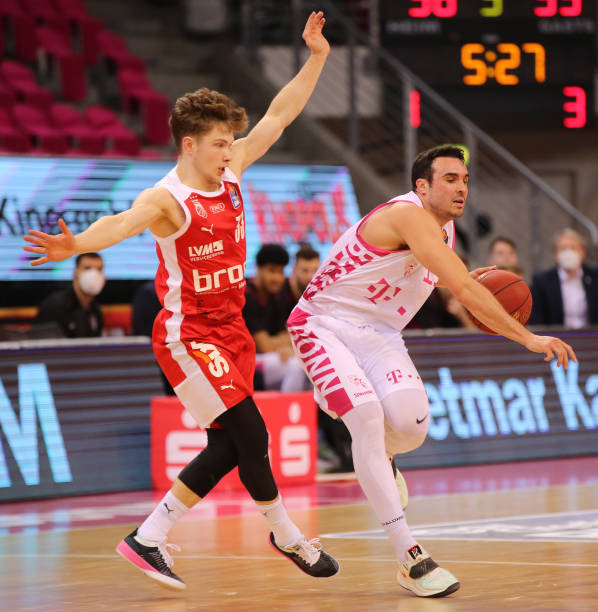 他用行动证 他用行动证